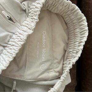 Outdoor Voices rectrek pants 26” bone color with zippers size small (2-4)